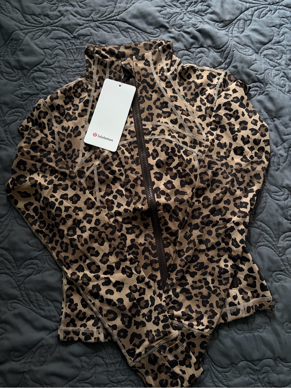 Cropped Lululemon define jacket in leopard print